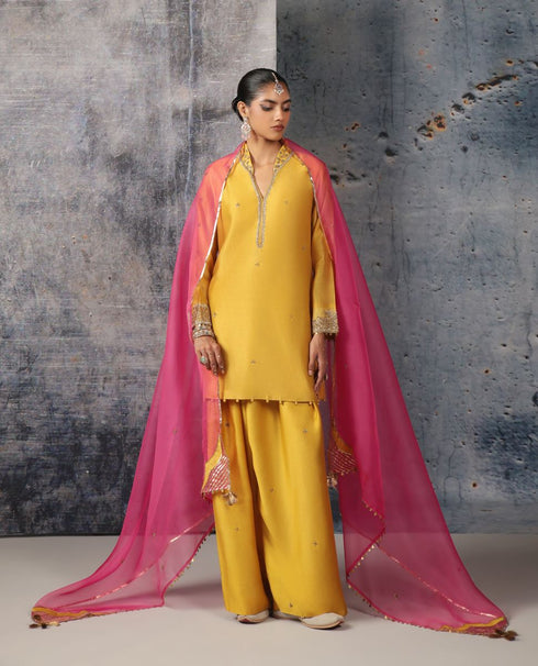 Mehrang yellow short buti kurta set