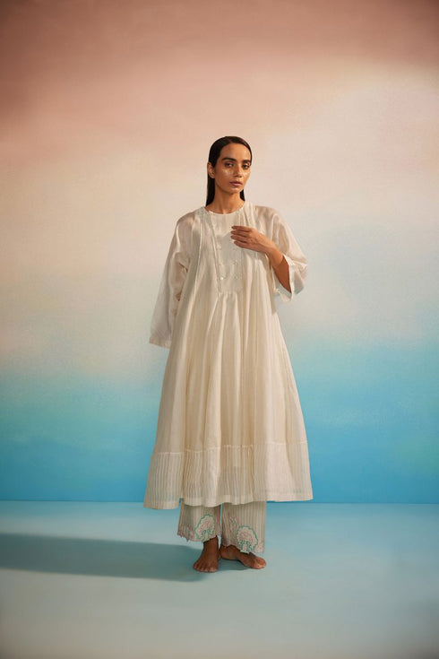 Midori ivory panelled kurta with pants and dupatta