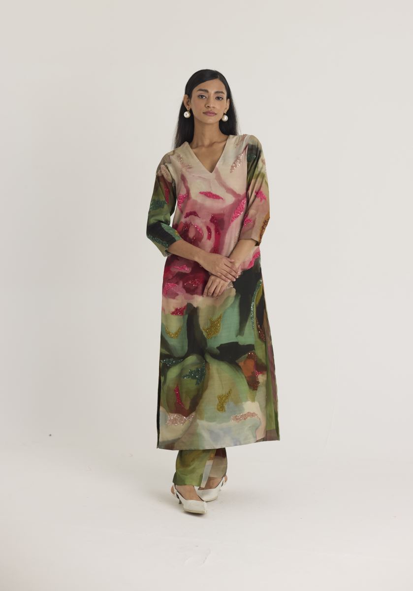 WomenViolate Rayon Embroidery & Printed V-Neck Kurta Sets