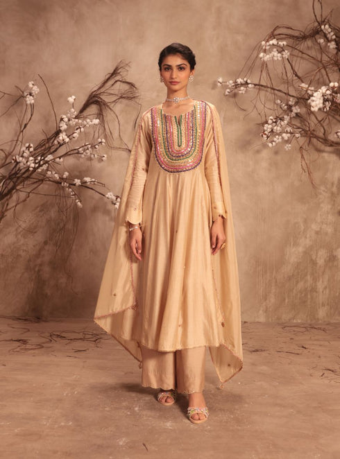 Nazakat ivory kalidaar set