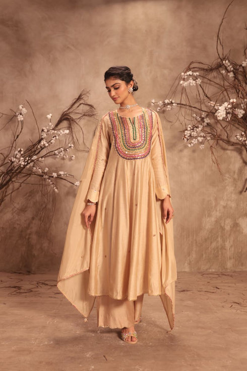 Nazakat ivory kalidaar set