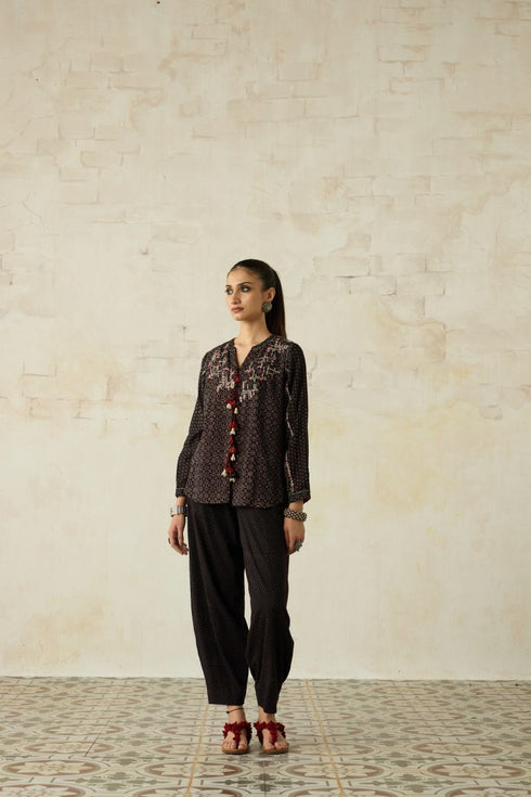 Nitya black cowl ijar