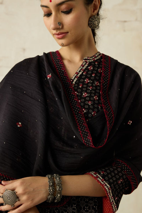 Nitya black mukaish stole