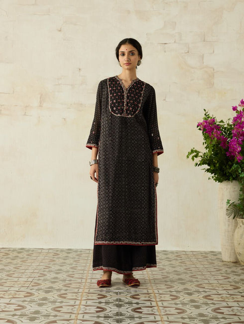 Nitya black yoke kurta