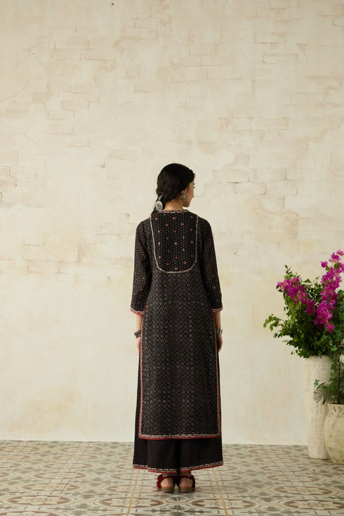 Nitya black yoke kurta