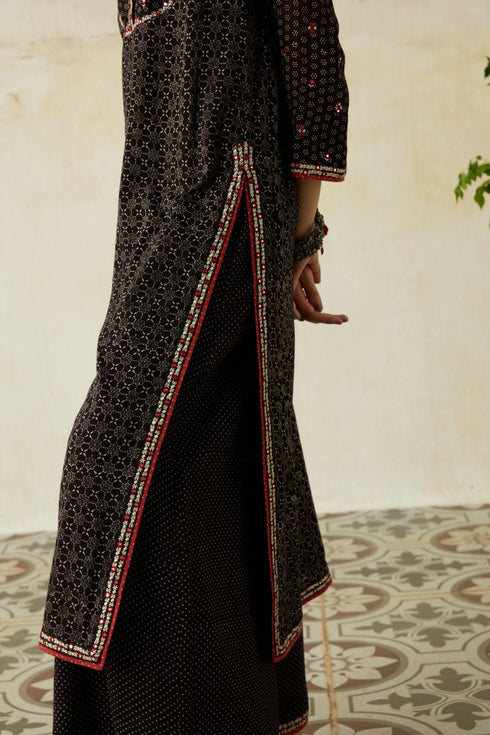 Nitya black yoke kurta