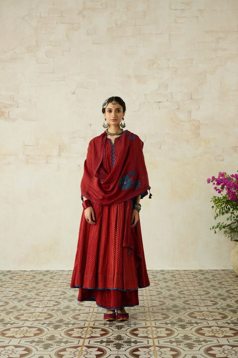 Nitya red embroidered stole