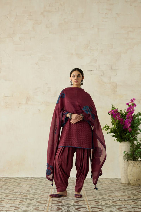 Nitya vintage pink embroidered stole