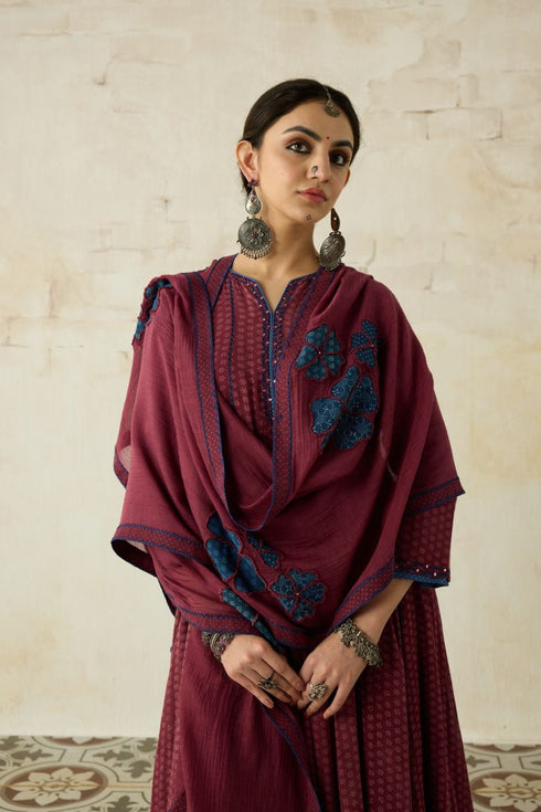 Nitya vintage pink embroidered stole