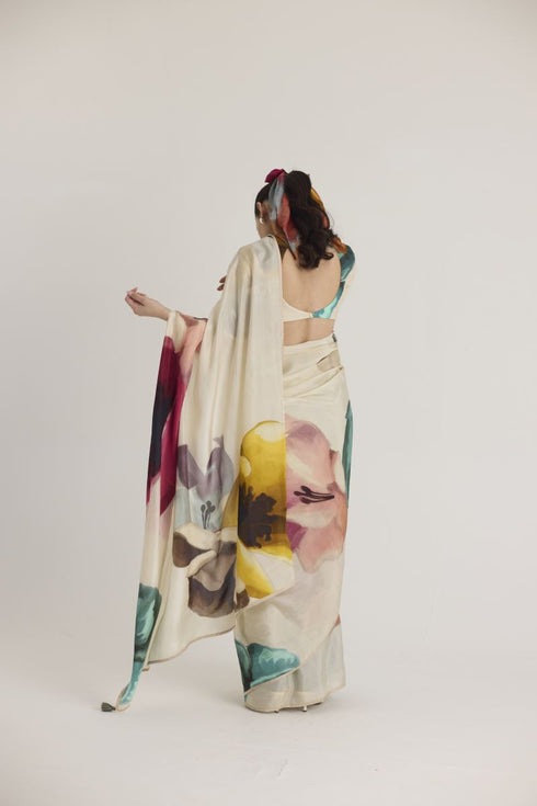 Off-white lila silk sari