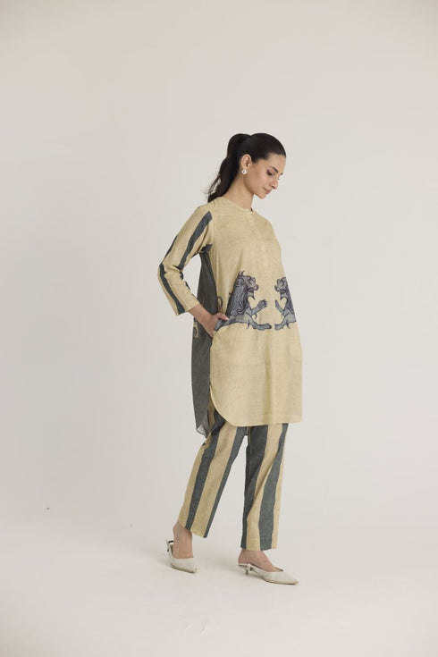 Off-white paws short kurta set