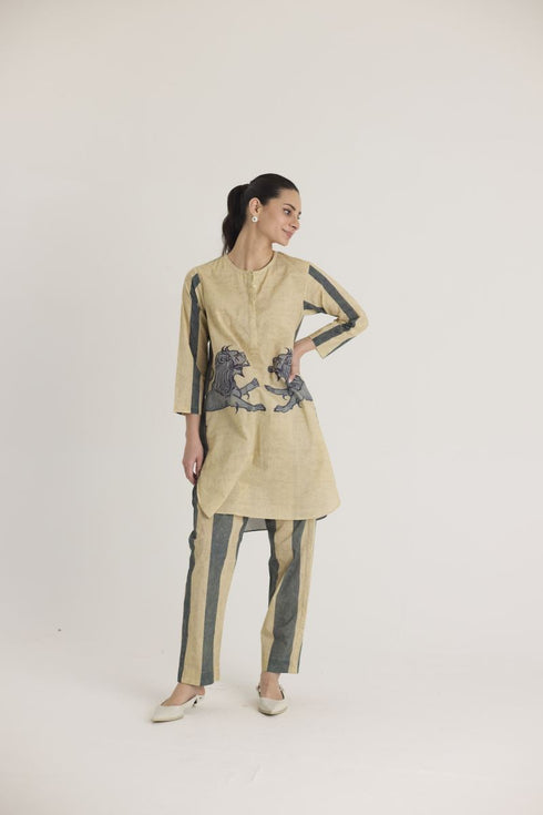 Off-white paws short kurta set