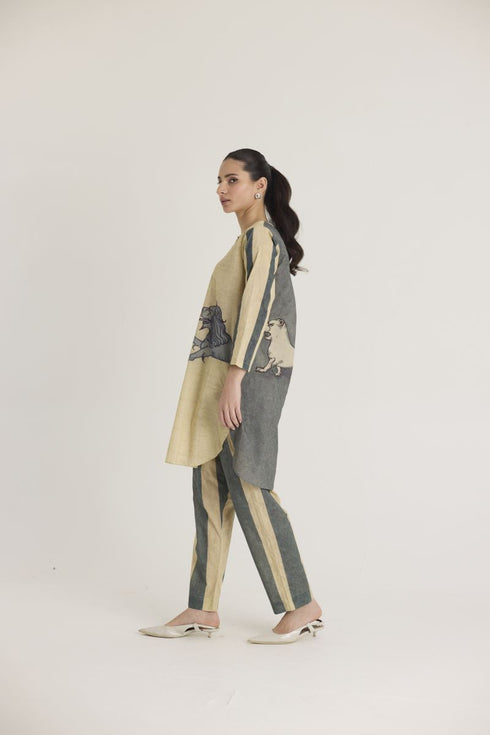 Off-white paws short kurta set