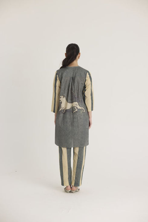 Off-white paws short kurta set