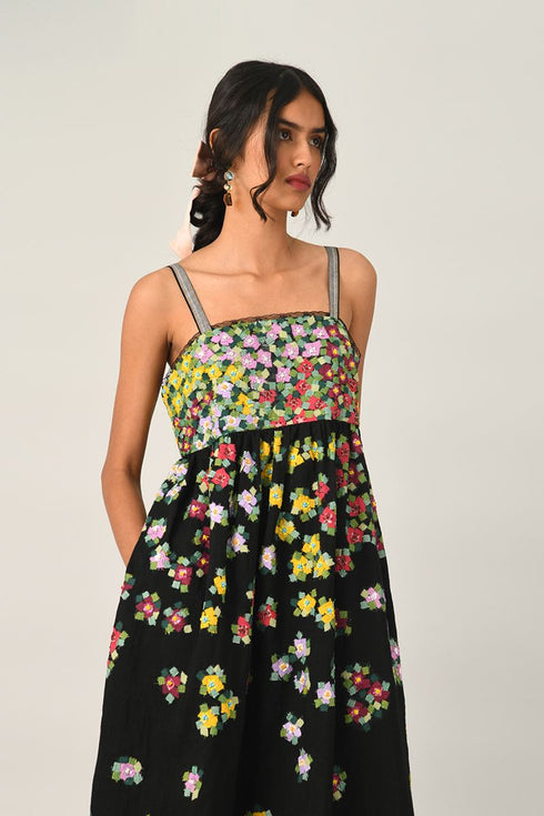 Pendulina black dress