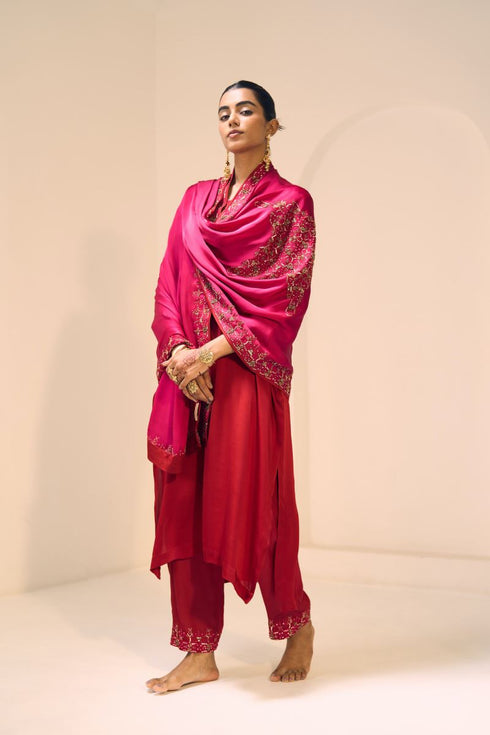 Pink isha dupatta