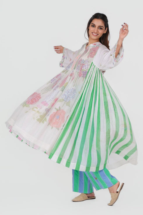 Playpen white printed and thread embroidered with side gathers kurta