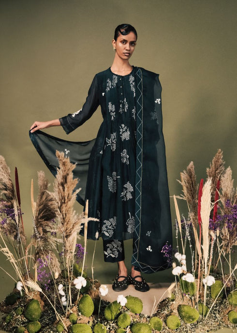 Resonance indigo discharge print pleated tunic set