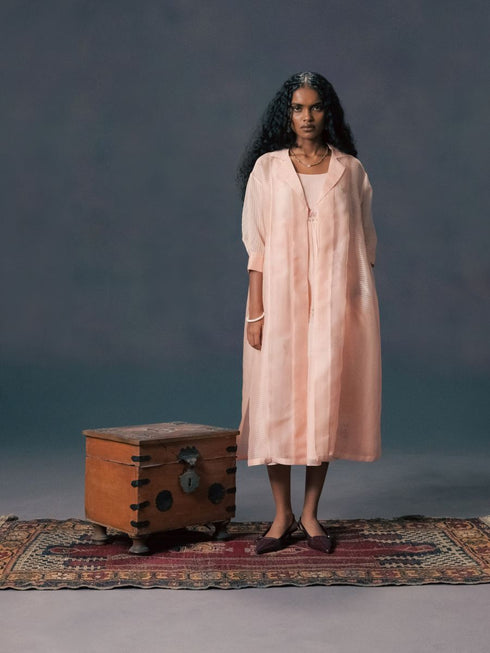 Resonance old rose jacket with straight cut dress