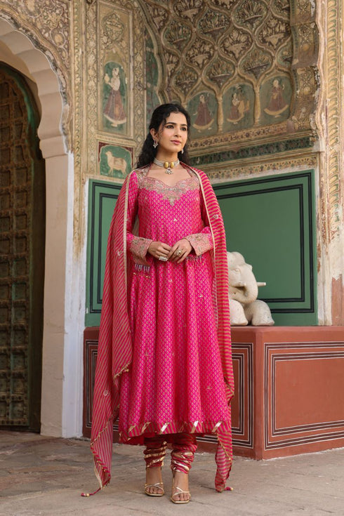 Riwayat pink printed kalidar set