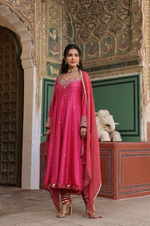 Riwayat pink printed kalidar set