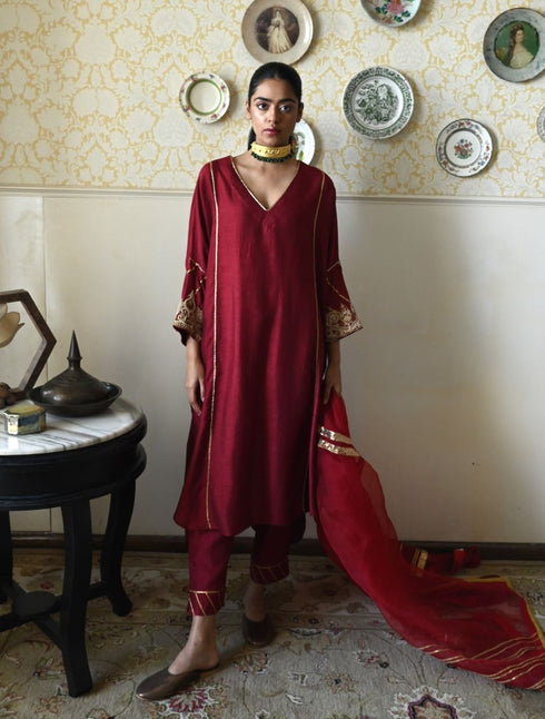 Roshnee red kaftan set