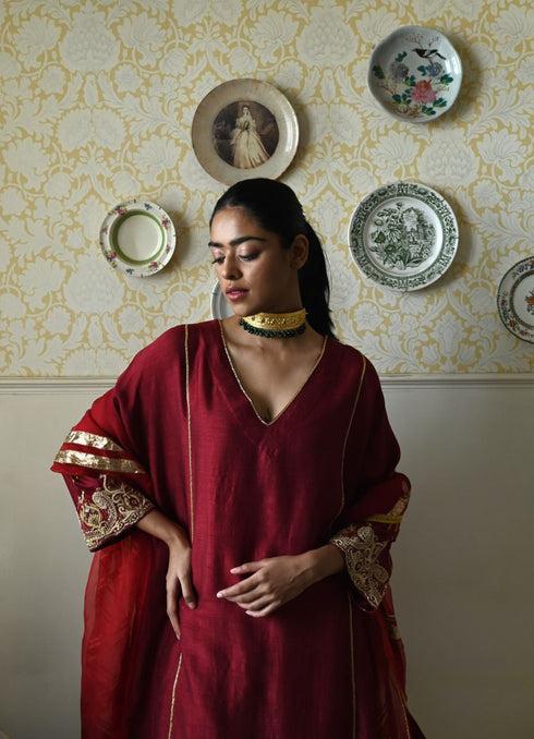 Roshnee red kaftan set