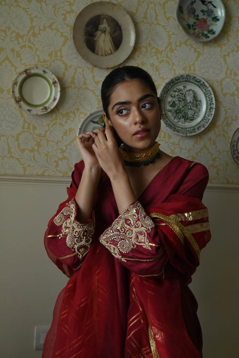 Roshnee red kaftan set
