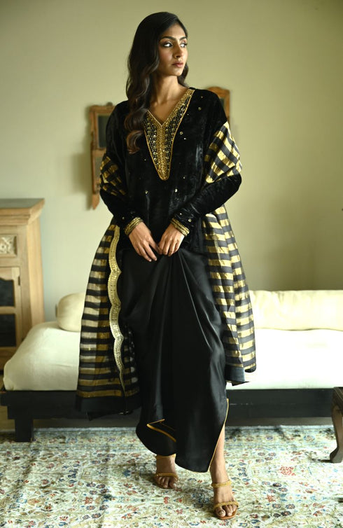 Rumi black churi shabana top