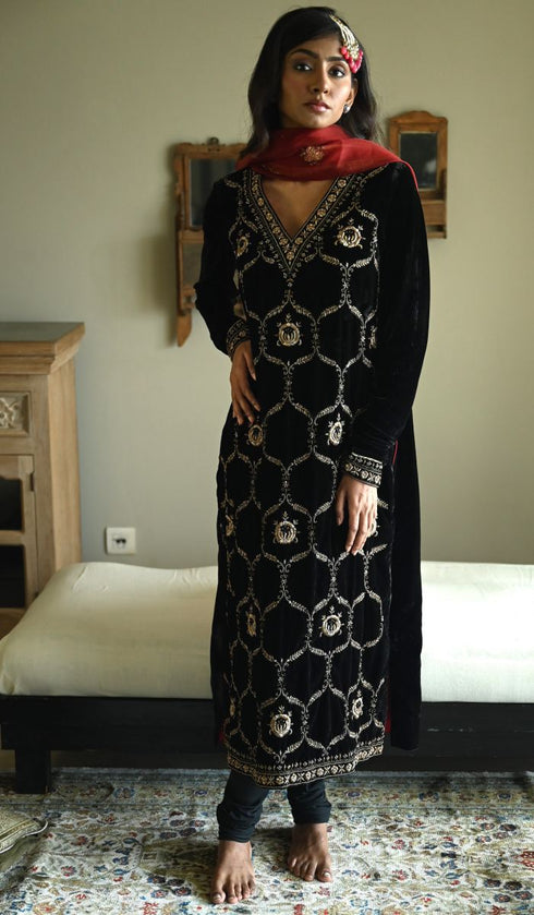 Rumi black kurta with chudidaar
