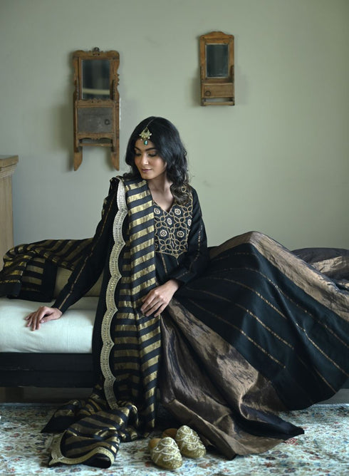Rumi tannu black kurta