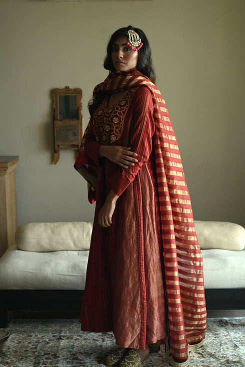 Rumi tannu red kurta