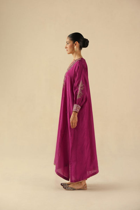 Saaz magenta phiran set