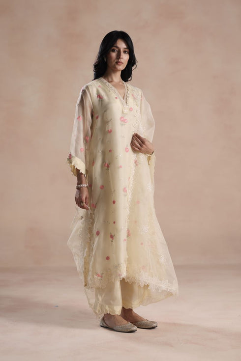 Sareena ivory kurta set