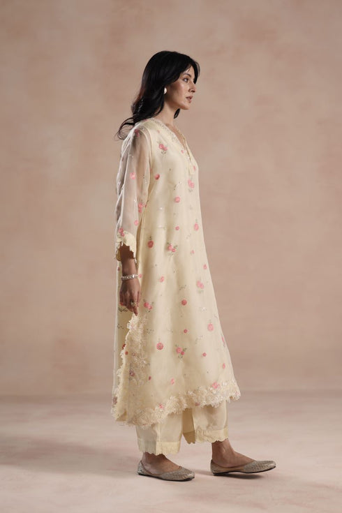 Sareena ivory kurta set