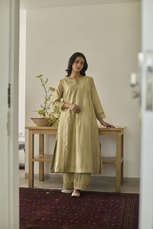 Seher mehrun kalidar kurta set