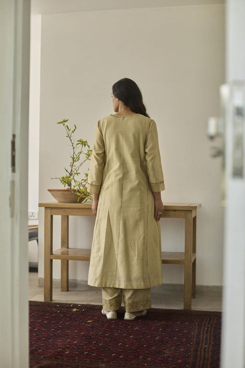 Seher mehrun kalidar kurta set