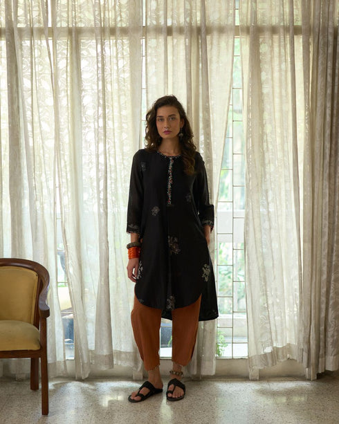 Sira kajal black kurta