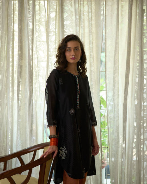 Sira kajal black kurta