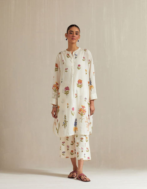 Smaira off white straight short kurta with pants