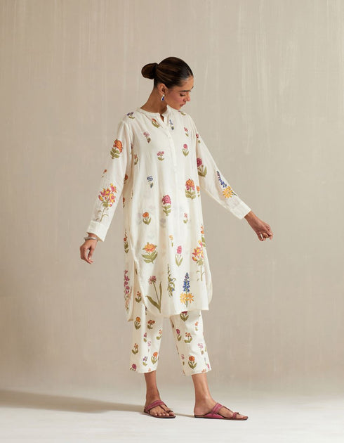 Smaira off white straight short kurta with pants
