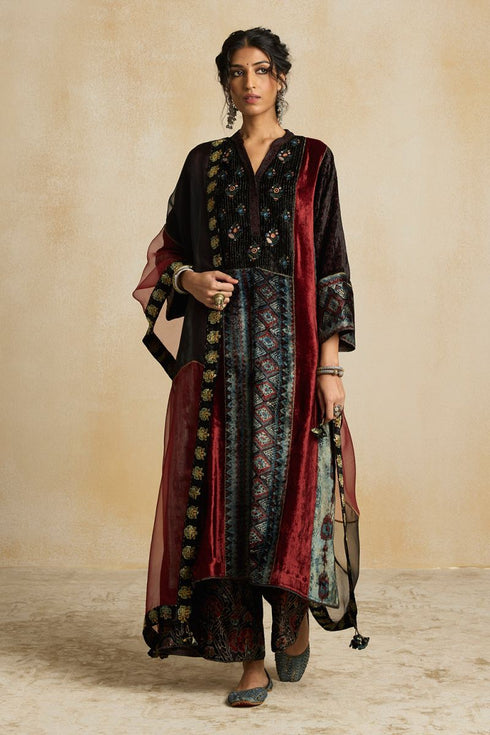 Suroor indigo organza stole