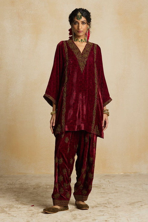 Suroor pink short phiran kurta