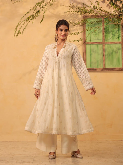 Vaayu ivory kalidar set