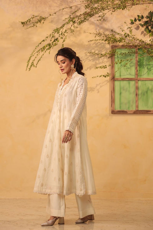 Vaayu ivory kalidar set