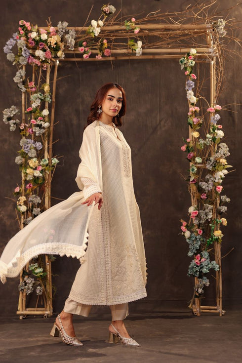 Vaayu ivory straight long kurta set