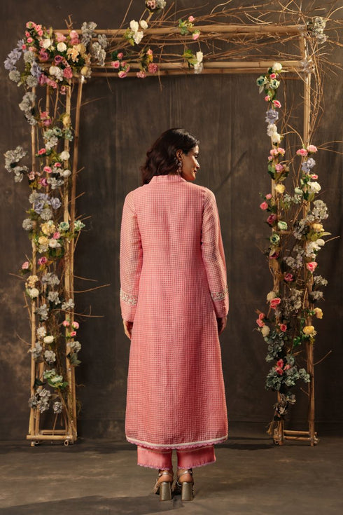 Vaayu pink collar kurta set