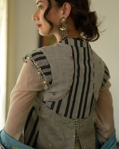 Vira black and white stripes gilet