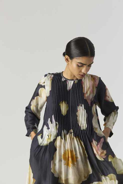 Viva fiori black pintuck kurta set