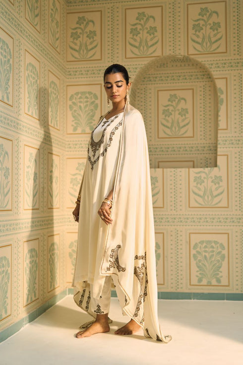 White anya dupatta